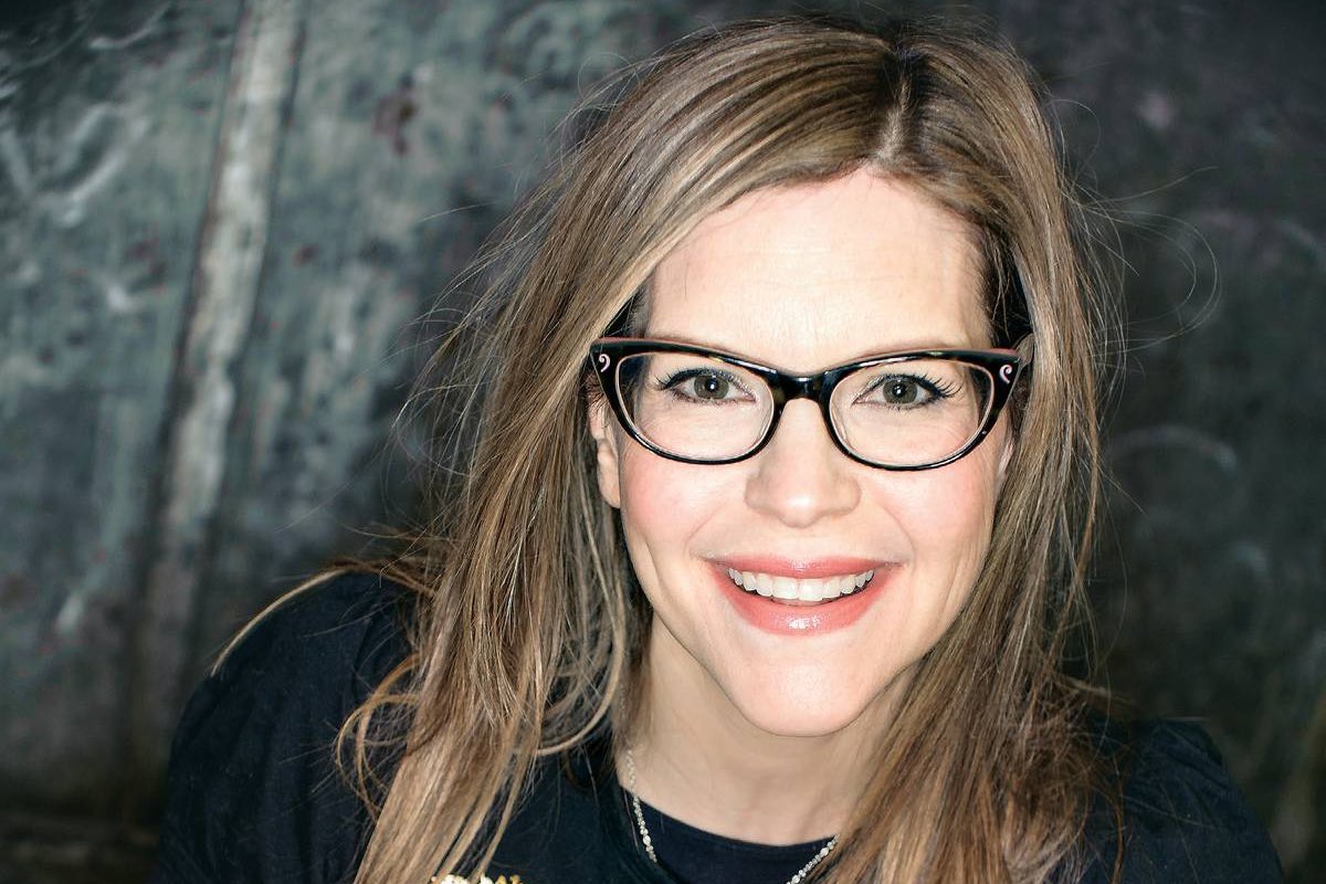 Happy birthday, Lisa Loeb! 