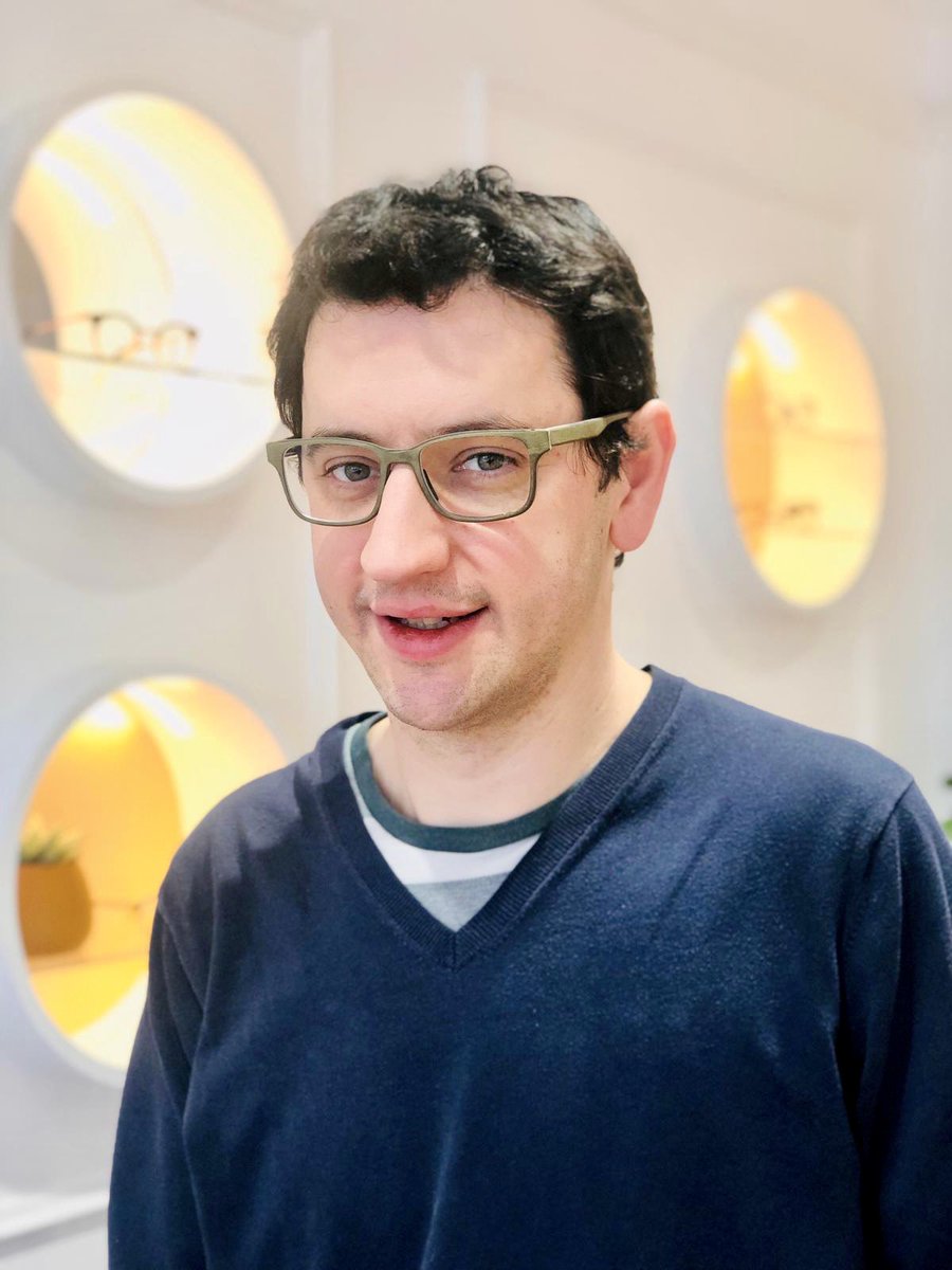 TaankCambridge's tweet photo. Happy Friday!! Here’s William wearing sustainable wood frames by #Feb31st. The light shade is perfect for his skin tone and unlike some other wood frames, this design retains all that lovely woody grain, which is especially eye-catching. 

#fridayframes #sustainableeyewear https://t.co/sVRQkE7p4d