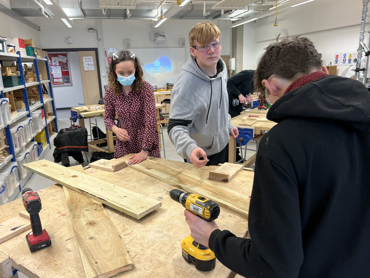 AngsYngEngrs's tweet photo. Miss Morgan with her Youth Achievemnt pupils taking over McP’s area with her planter project #YouthAchievement #DYWpathways https://t.co/ht6PFHcwz9