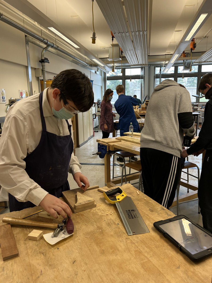 AngsYngEngrs's tweet photo. Miss Morgan with her Youth Achievemnt pupils taking over McP’s area with her planter project #YouthAchievement #DYWpathways https://t.co/ht6PFHcwz9