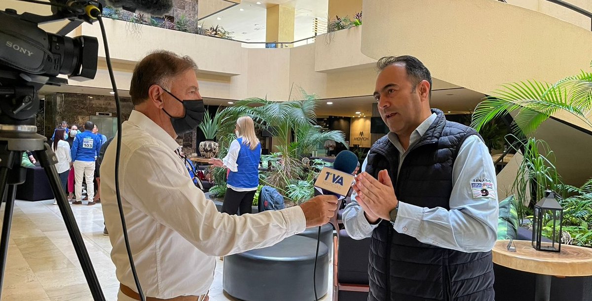 gabrielbeltranl's tweet photo. 🔵9️⃣🇨🇴 Hoy, en #Risaralda en TVA noticias, enseñando la forma de Votar por @PartidoMIRA este 13 de marzo. Recuerda pedir el tarjetón a la Consulta Presidencial #EquipoPorColombia
@aydeelizarazoc
#SenadoMIRA9
@geovanylondono
#camara103 https://t.co/ts17gePxQD