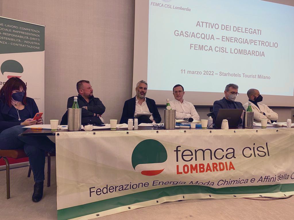 FemcaCISL's tweet photo. Oggi a Milano l’attivo dei delegati dei settori #gasacqua ed #energia, durante il quale è stata eletta la nuova segreteria del comparto energia della @FemcaLombardia 

#congressifemca #essercixcambiarexesserci https://t.co/DrqwI4NO9M
