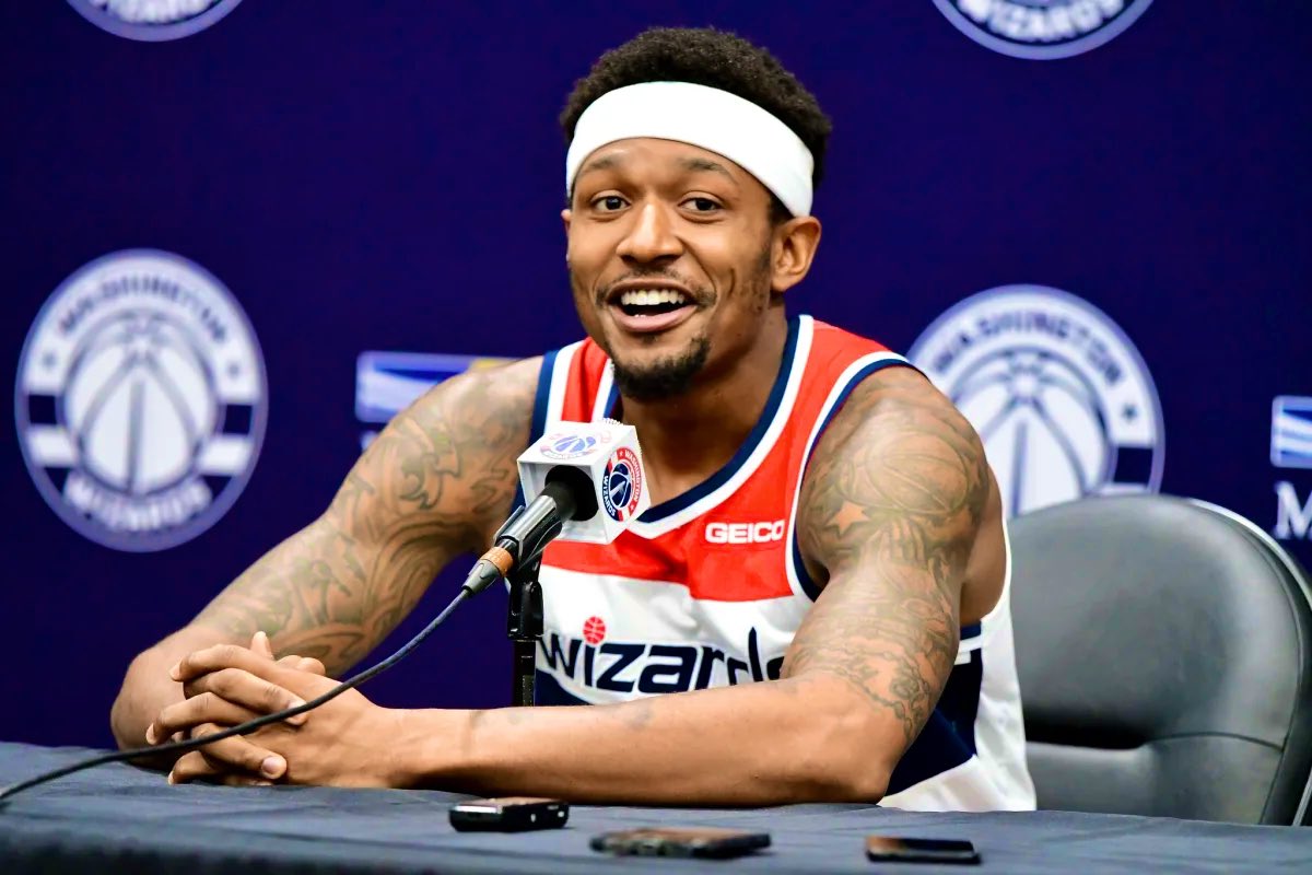 MotorCityFrench's tweet photo. 🎙Bradley Beal à propos de Cade :

« J’étais fan de lui au lycée. Je savais qu'il était un pro avant qu'il ne sache qu'il était un putain de pro. Il a du cœur, il a de la ténacité. Il va être un problème. » https://t.co/zwg6vYX0Ag