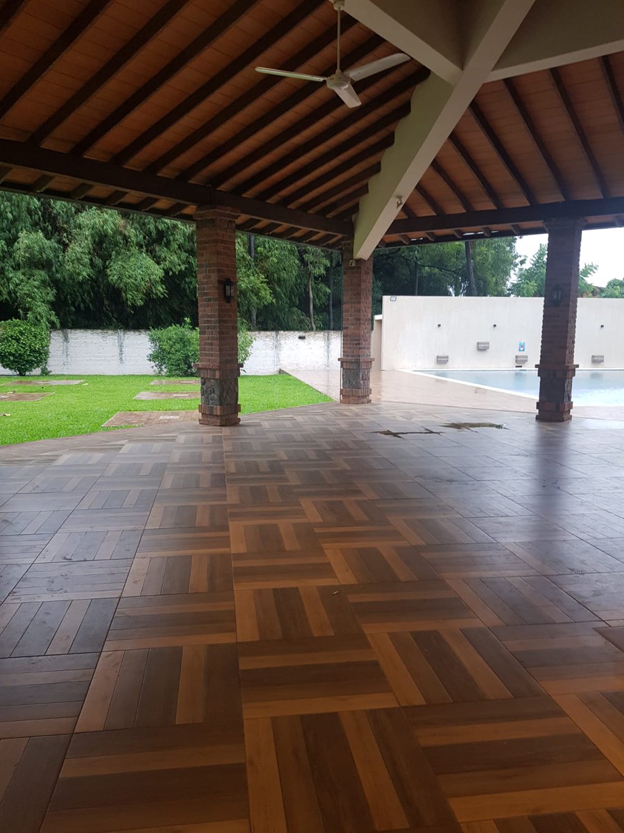padrinosfcq2022's tweet photo. La lluvia no nos detiene🥵👀

#padrinosfcq2022 #haysed #EsHoy #fiestaapertura #cviene https://t.co/V7iWIUM9Dg