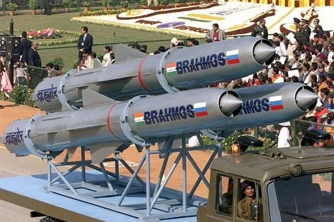 umarram73438567's tweet photo. India admits that missiles were accidentally fired by #India. Maintenance work was underway when the #missile was accidentally fired. But remember, a dangerous War can break out between India and #Pakistan. #J10C #IndianArmy #BrahMos https://t.co/09oKuNmgn9