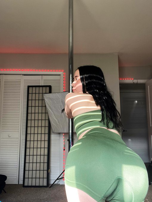 whores do it better 🖤 https://t.co/xlzQoudG6A