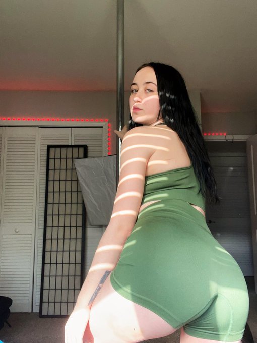 whores do it better 🖤 https://t.co/xlzQoudG6A