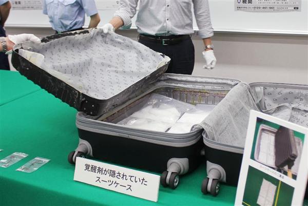 lenamison's tweet photo. @rit21705150 二重底はイメージ的にはこんな感じです。例が密輸のやつなので物騒でごめんなさい笑

でも結構有効なやり方です。同じ原理で似たようなことを大きめのリュックとかでもできます。 https://t.co/SWQMLTibtA