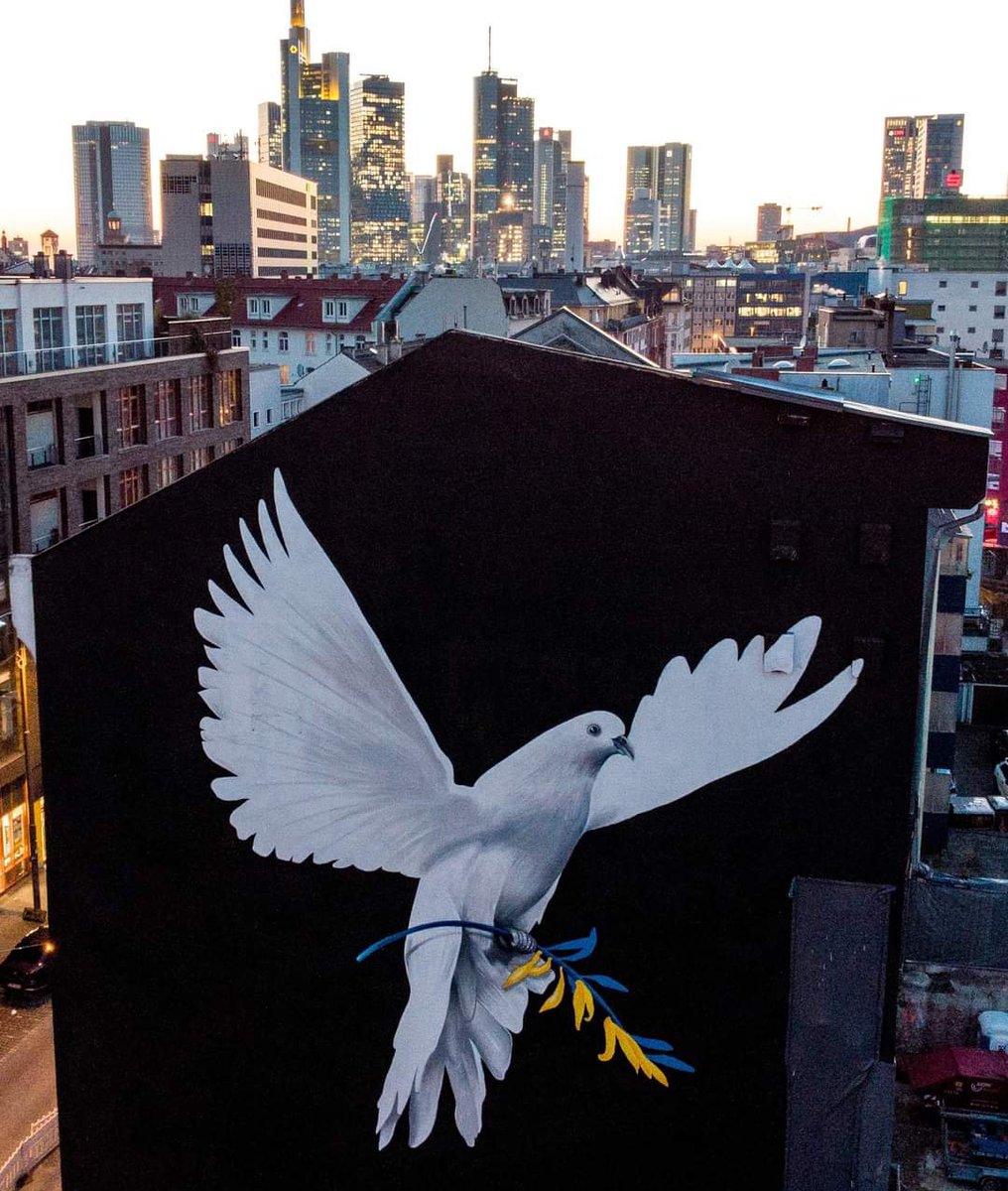 jurgenhaebe74's tweet photo. #UkraineWar eine einfache Hauswand in Frankfurts Innenstadt https://t.co/C4MBFRJC3E