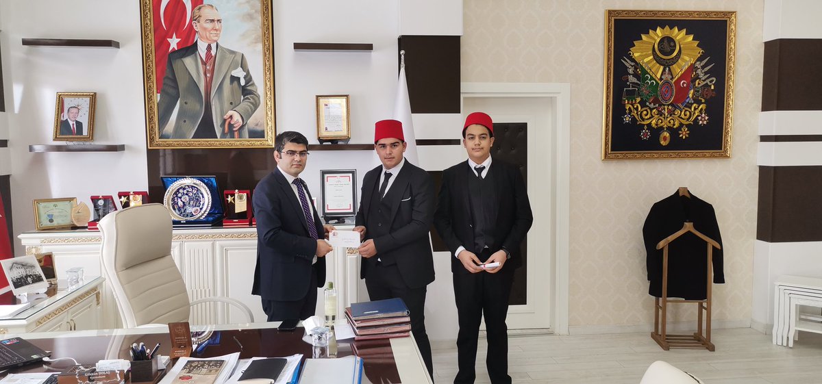 edebalimtal's tweet photo. 12 Mart İstiklal Marşı'nın Kabulü ve Mehmet Akif Ersoy'u Anma programı davetiyelerini gençlerimiz Kaymakam Gökhan DOLAŞ'a takdim ettiler.
Pazartesi saat 10.00' da ilçe Protokolü ve öğrencilerimize, 19.00 da ise Şarkışla halkına program sunulacaktır. https://t.co/wWzsHj3S4p
