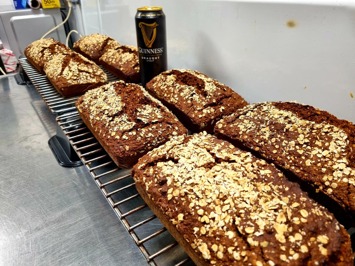 10BridgeStreet_'s tweet photo. Anna's @guinness brown bread, fresh out of the oven!
#10BridgeStreet #GuinnessBread #FridayNight #WeekendVibes https://t.co/qDxHTfogFt