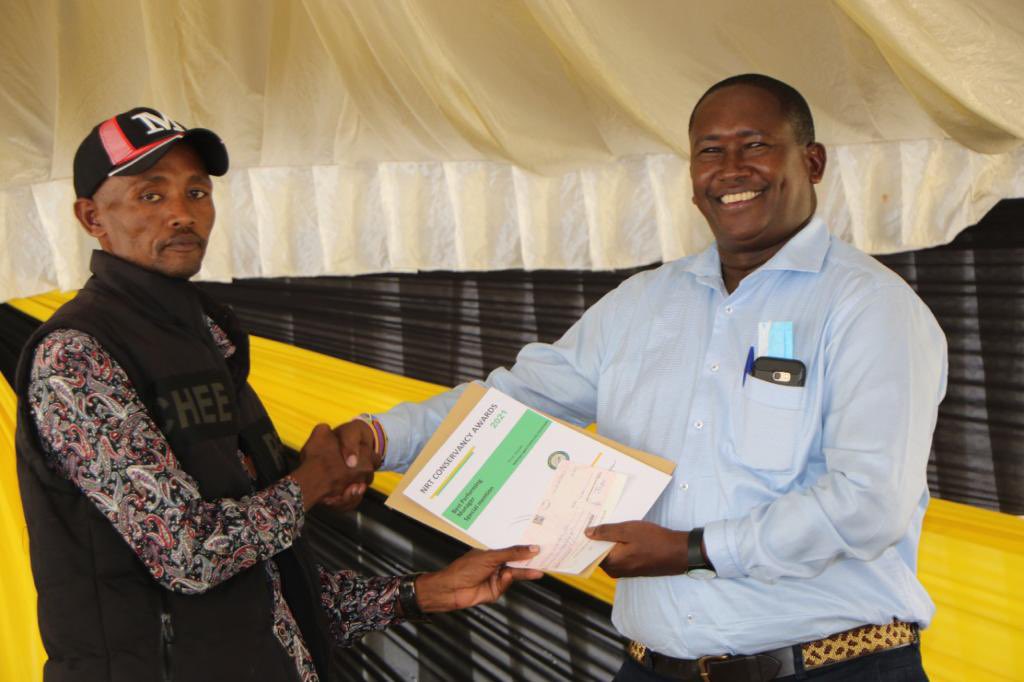 NaibungaC's tweet image. Little efforts counts, congratulation to Paul &amp;amp; Mark for emerging the best peforming manager &amp;amp; driver respectively amongst the @NRT_Kenya member conservancies. Both, working in @NaibungaC were awarded for exemplary performance. @Nature_Africa