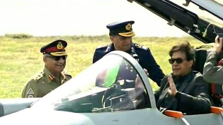 tanoli7610's tweet image. اخے کوئی ادارہ  اس کو وزیر اعظم والا پروٹوکول نہ دے😂😂
#disal