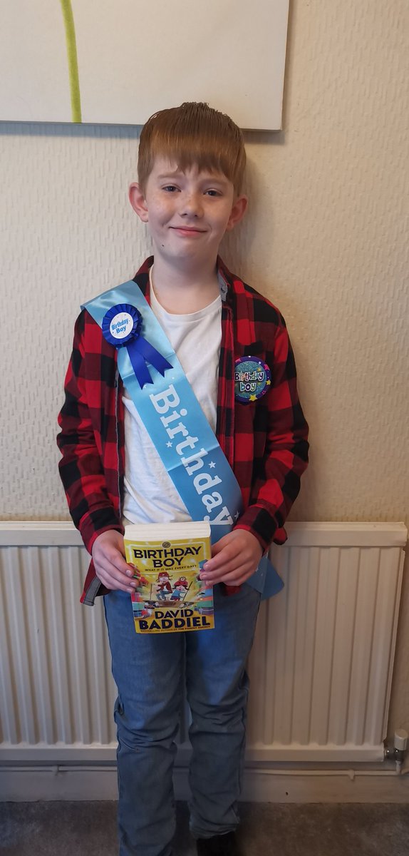tswain61's tweet photo. @Baddiel my son on World book day and has just found out the day before his actual birthday he's coming to see you on a trip on the 21st 🎂🎂🎂🎊🎊🎊 https://t.co/aCUCIZwUzm