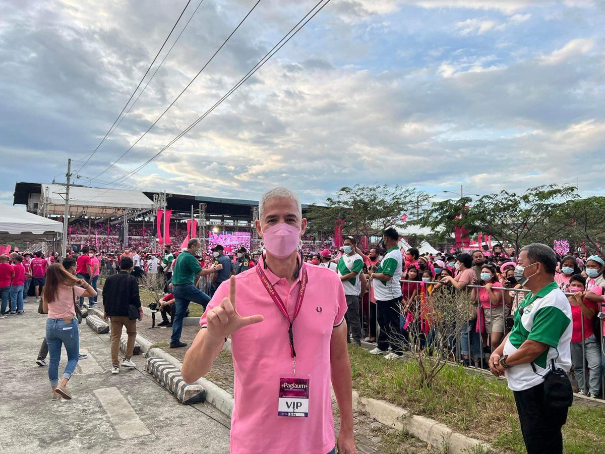 noypreneur's tweet photo. The biggest #OlymPinks crowd so far! 💓
 
Kayo na #BacolodisPink/#NegROSE:
- Best in Float
- Best in National Costume (Tie w/ Bulacan)
- Best Entrance (on-stage), fit for a Kween
- Best Festival (Masskara Festival)
- Best in Bayanihan, no bus no problem
- BEST GOVERNOR, chariz 😉 https://t.co/JBwFGkO6zE