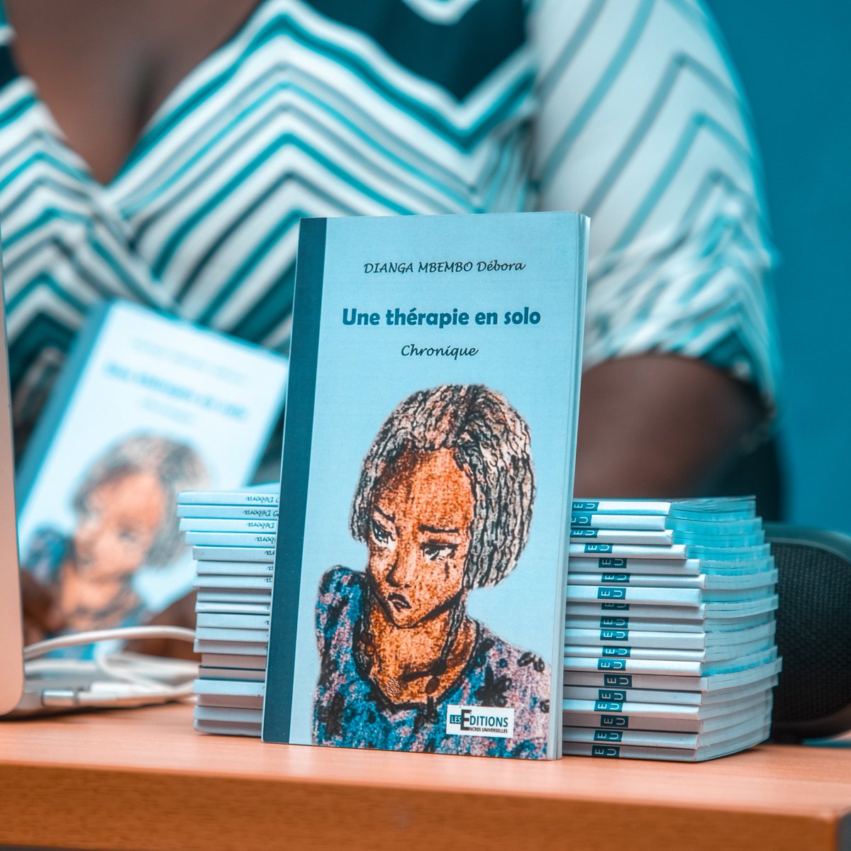 DiangaDebora's tweet photo. Séance dédicace...

#UneTherapieEnSolo
#EndViolenceAgainstWomen 
#Niger https://t.co/K1MbKj3rOO