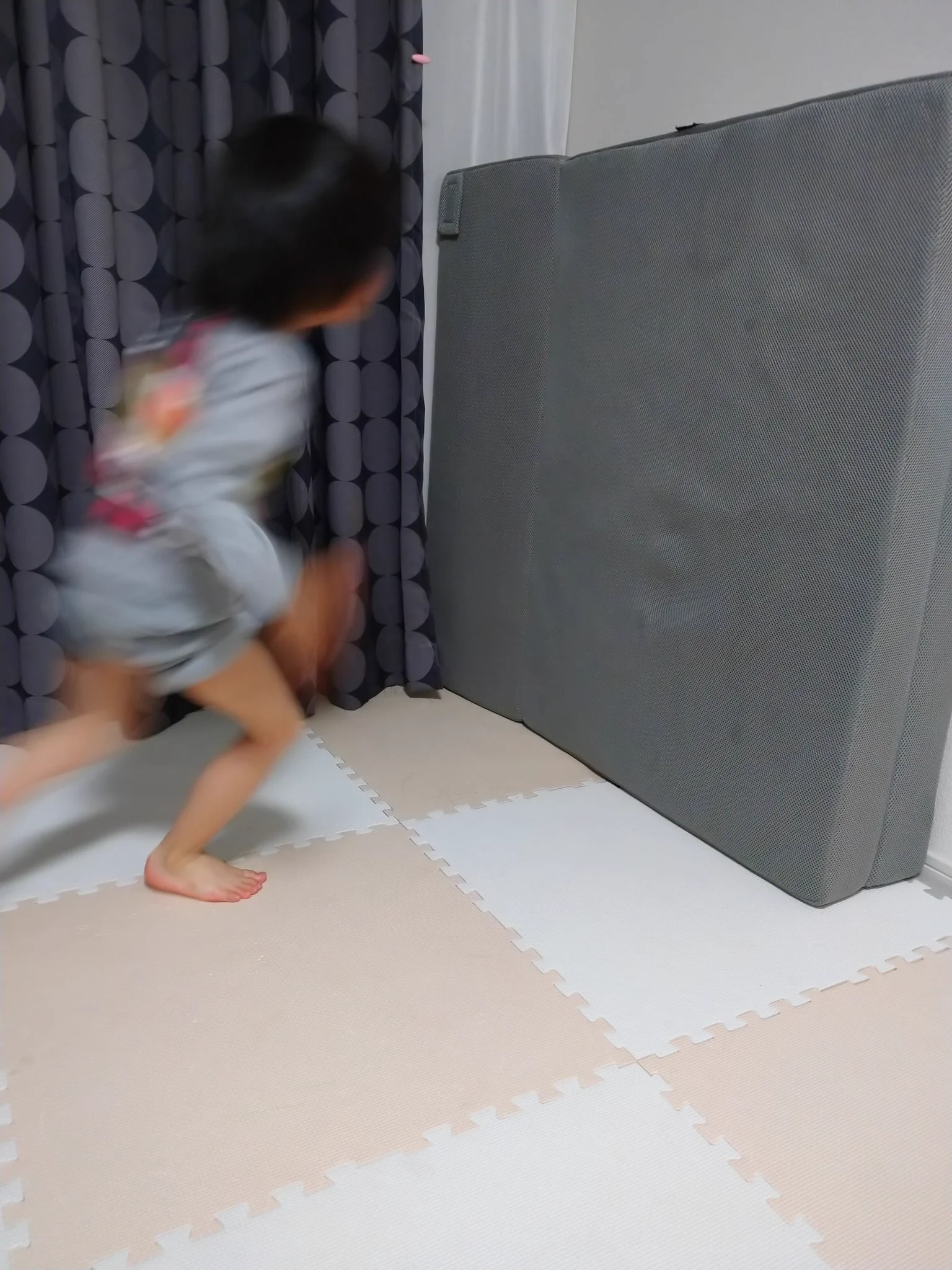 @mugichopoko 背中に飛んできます。 