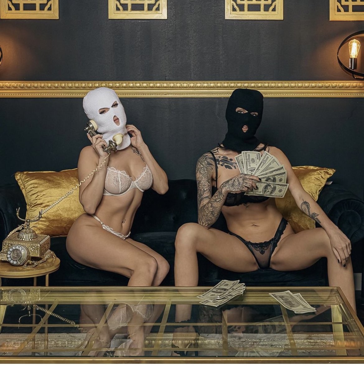 scorpiosisters_'s tweet photo. It’s whole lotta money 💰💰
••••
••@xxshaybaexx  x @scarletbwild ••
📸: @a.l.img (IG) https://t.co/empUg7psXX