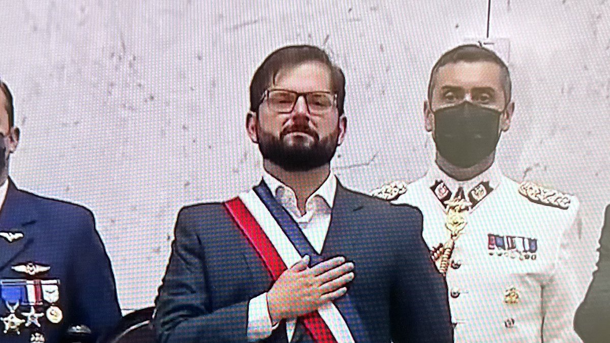 Eres todo lo que está bien @gabrielboric . Te remaremos con todas las fuerzas para sacar este país adelante.
Como dijo Fito, vengo a ofrecer mi corazón 👏🏻👏🏻👏🏻