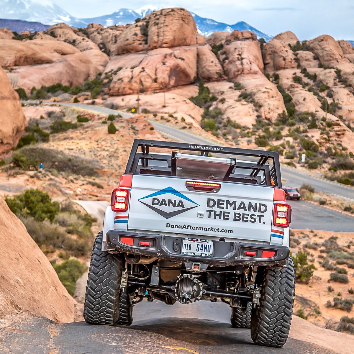 We’re reminiscing about warmer days ☀️ The treacherous Moab terrain at #EasterJeepSafari was no match for our well-equipped Jeep Gladiator. Riding on front and rear Ultimate Dana 60® axles, the JT traversed rough backcountry terrain with ease! bit.ly/3J4vNdn