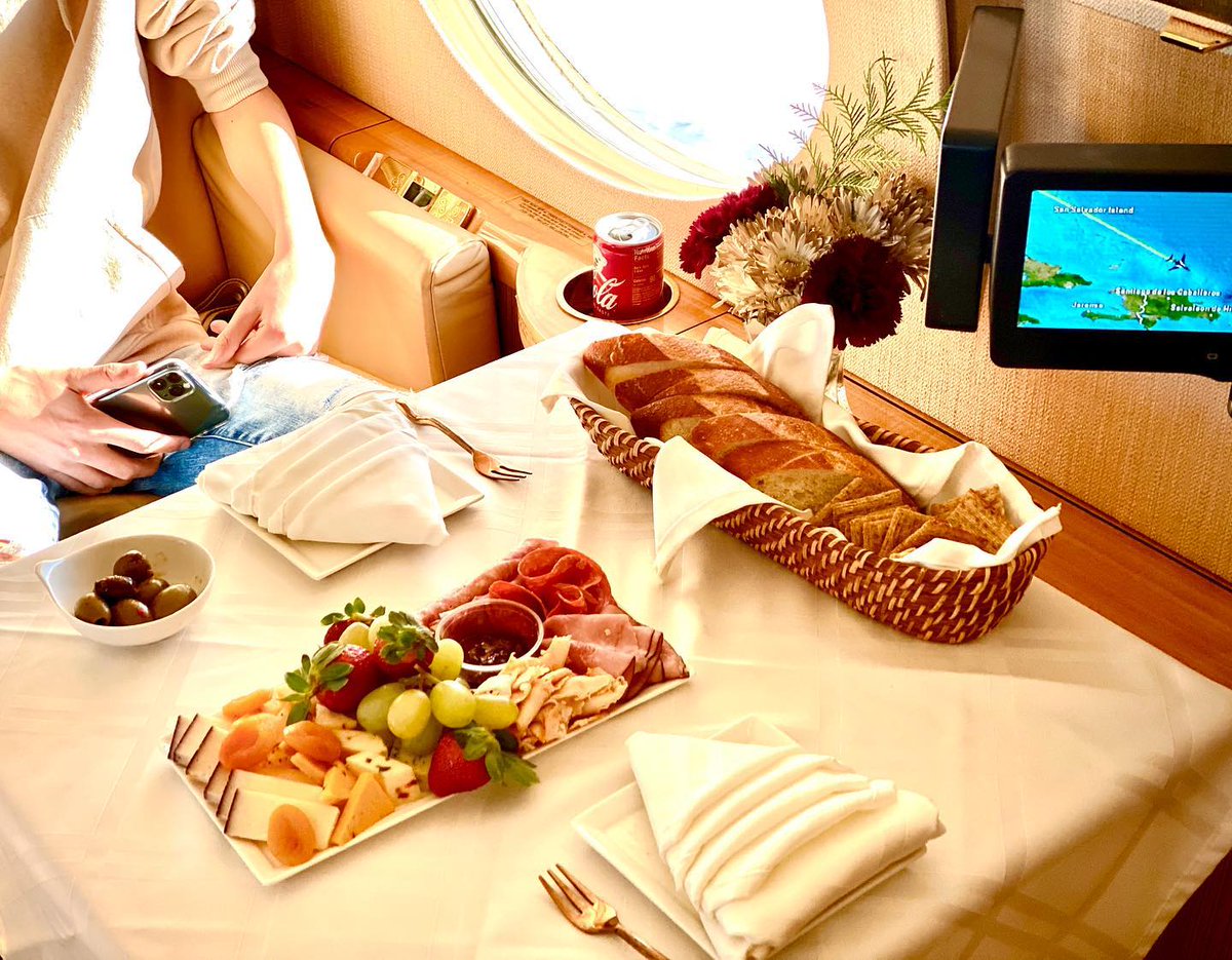ONEflight Int'l tweet media