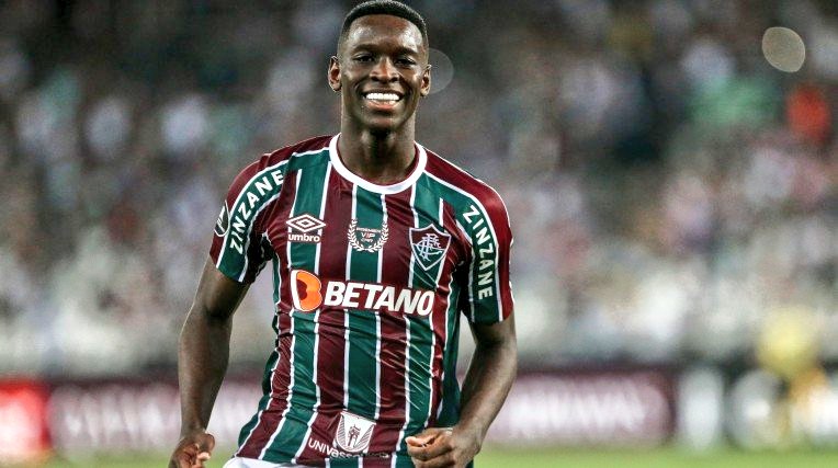 Luiz Henrique, futbolista de #Fluminense, es duda para el partido revancha contra #Olimpia. El jugador sufrió un traumatismo en el tobillo derecho en el juego de ida. #730AM #CardinalDeportivo