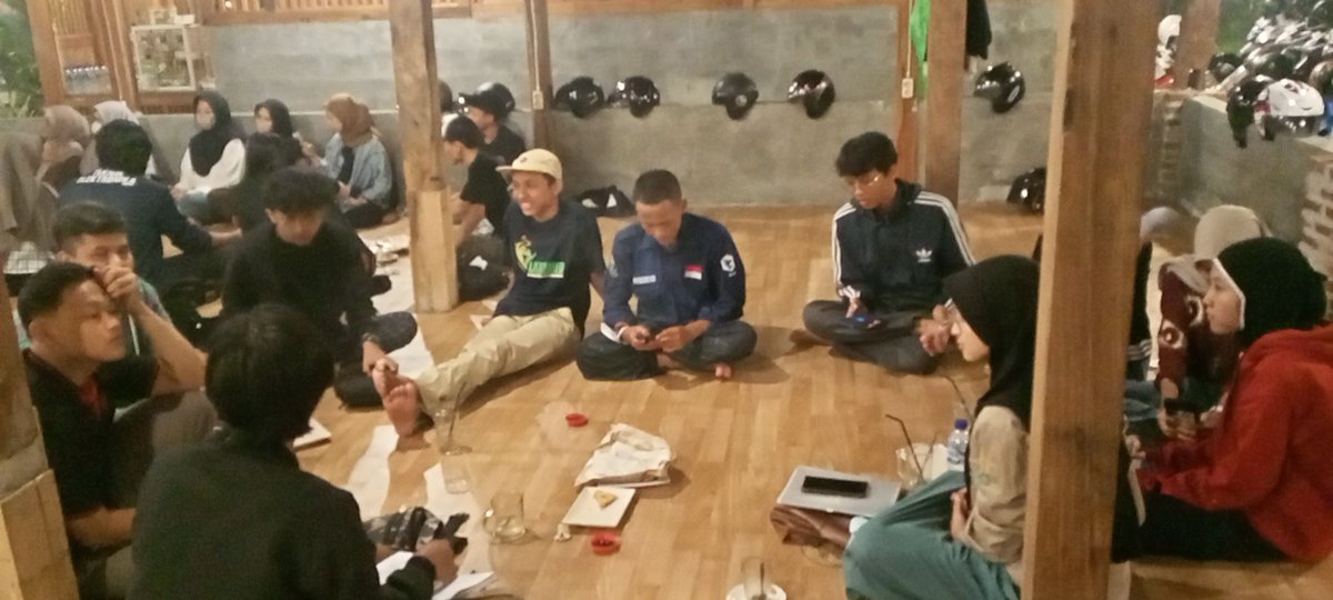 IP3NUNgemplak's tweet photo. Rapat-kan barisanmu wahai ikatan💚 https://t.co/wWVBn7nOZY