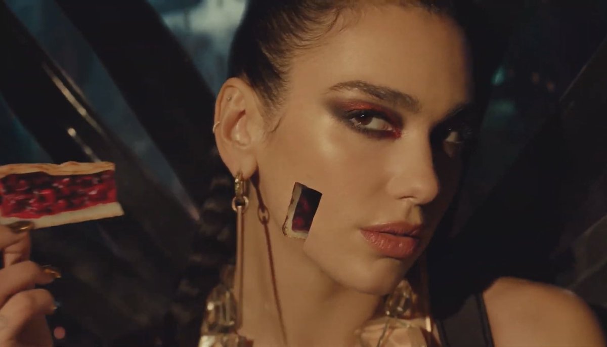 that body, lookin' nice, I got cake and I know he want a slice