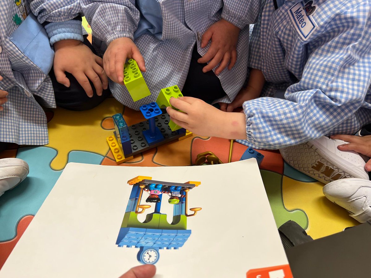 minmaculadahhc's tweet image. Desde muy temprana edad podemos aprender a programar. Con #LegoCodingExpress construimos en equipo y damos órdenes sencillas a nuestro tren mientras disfrutamos de una tarde de juegos. #aprenderjugando