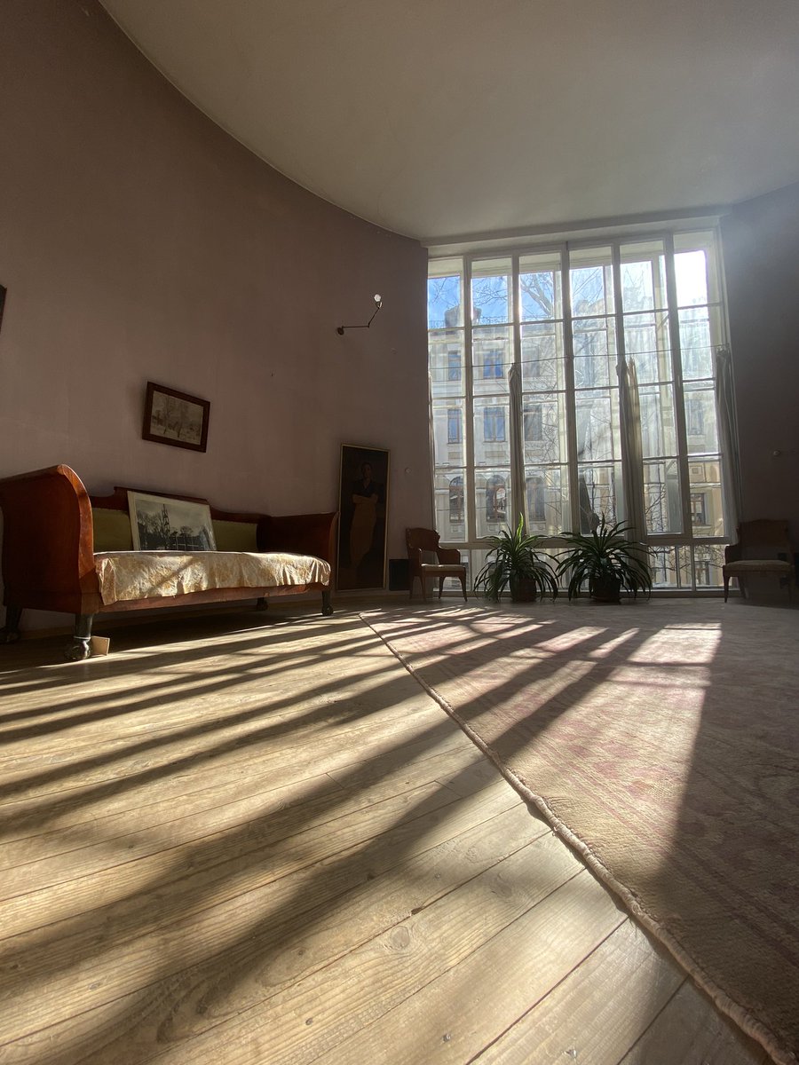 Дорогие друзья! Мы вас очень любим и остаемся на связи в telegram - t.me/melnikov_museum 
и в Вконтакте - vk.com/melnikov__muse…