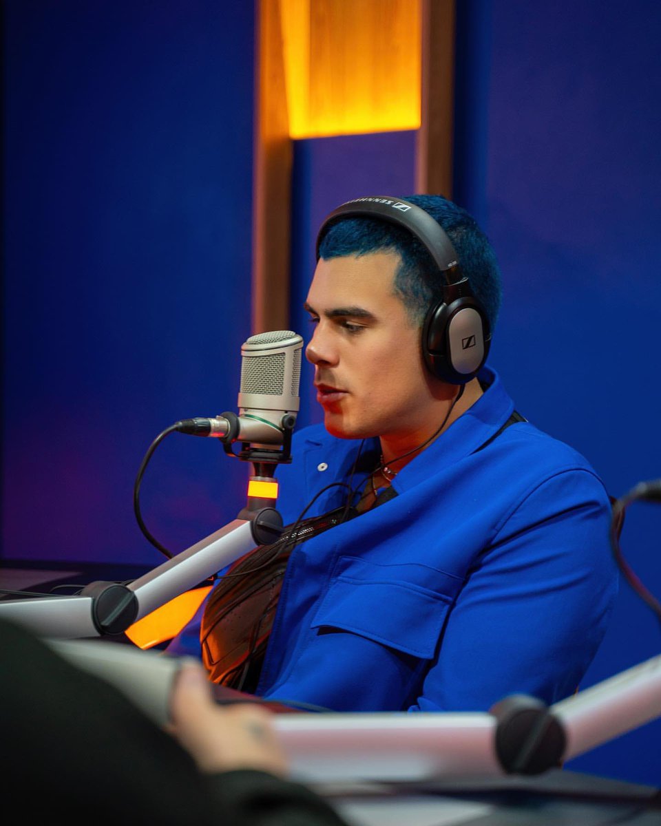 CNCOsite's tweet photo. 📲|| madelinarnaud post on Instagram

• Cuando me toca dirigir la orquesta ☺️ 
🤣

¡Hoy sale la entrevista de los primeros invitados de #MadeEnExa !😱 @cncomusic 🤩 •

#CNCO https://t.co/f1gky9qb56