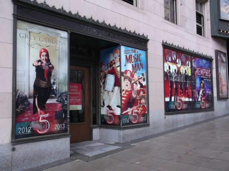 VitalSignsUSA's tweet image. Looking for a way to showcase your Chicago retail store with signs and graphics? We have some great suggestions! Learn more here: bit.ly/3pZzbiq #RETAILSTORESIGNS #windowgraphics #signsforretailstores #ChicagoIL