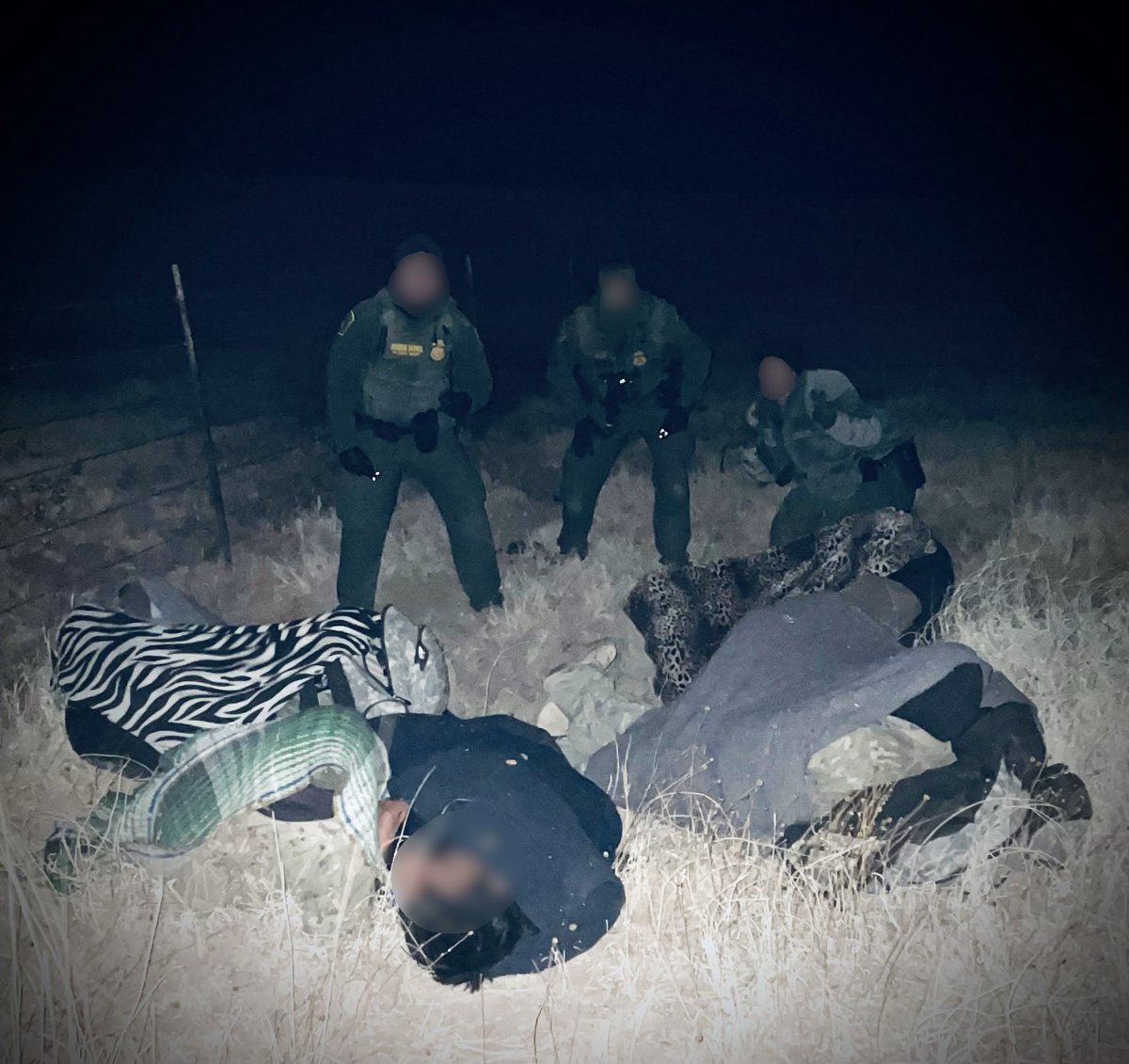 nbpc2509's tweet photo. BIG BEND #BorderPatrolAgents GIVE FREE WAKE UP CALLS, BUT NO CONT. BREAKFAST: 
Van Horn Agents spotted a group of eight illegal aliens this morning. Caught them sleeping, unaware that they were being tracked! #BorderPatrol #BPUnion #Police #BorderCrisis #ThinBlueLine #honorfirst https://t.co/letexNvV05