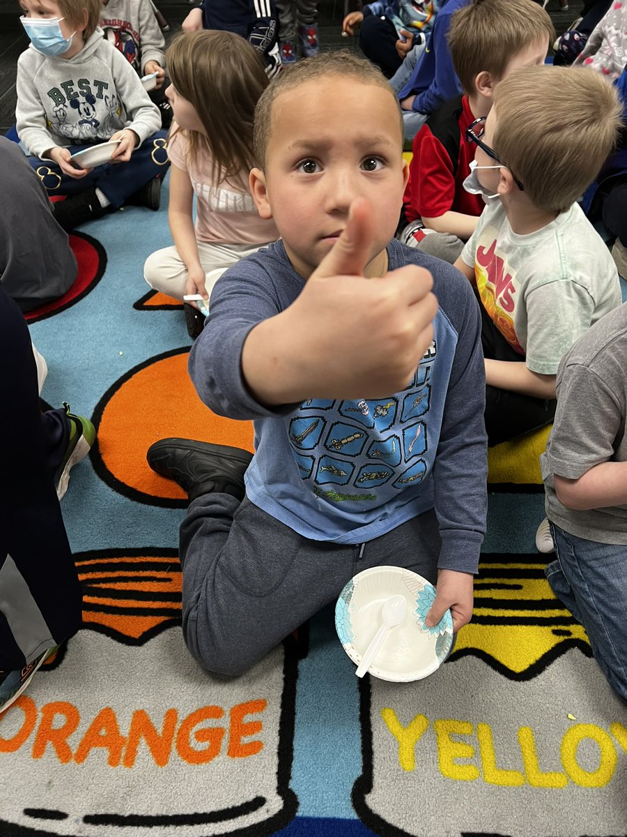 Ms_KatelynH's tweet photo. Do you like green eggs and ham? We do like them Sam-I-Am! (Expect for 2) #MiddieRising #mustangs #Kindergarten #MustangsOnTheMove @AmandaEleTweets https://t.co/9kYdYwwn8P