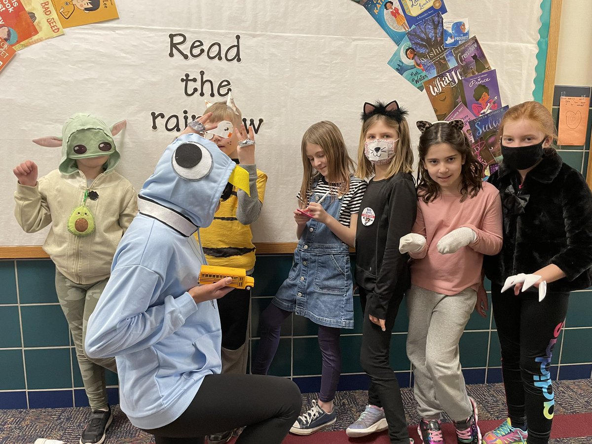 MrsToth03's tweet photo. @Emily_Sickler @Reeves_Melissa we have a class full of characters and all stars today! Can you spot Julia from The One and Only Ivan, Lil Petey, and the Pigeon? #harvestlearn #sascompass https://t.co/C6PoEGyoLO