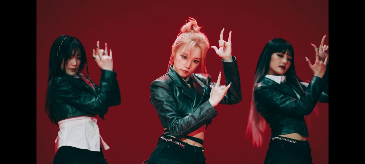 X6IDLE's tweet photo. خفن ترینن
TOMBOY MV TEASER 2
#TOMBOY_MVTeaser2 
#GIDLE_TOMBOY #GIDLE https://t.co/ZrUfXc7XeB