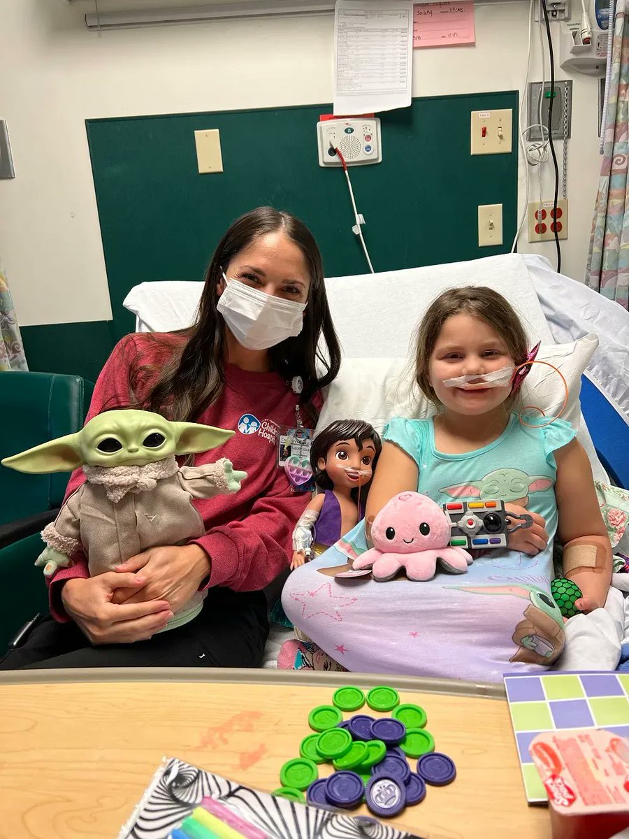 dollychildrens's tweet photo. It's National #ChildLIfeMonth! Child Life worker Lizzie Parker shares the healing power of play (and a little bit of The Force) with Maddie, a young patient who clearly enjoys Baby Yoda/Grogu and Aladdin. #MaytheForcebeWithYou #ThisistheWay #OneJumpAhead #WeGetKids https://t.co/iwa4tWTthX