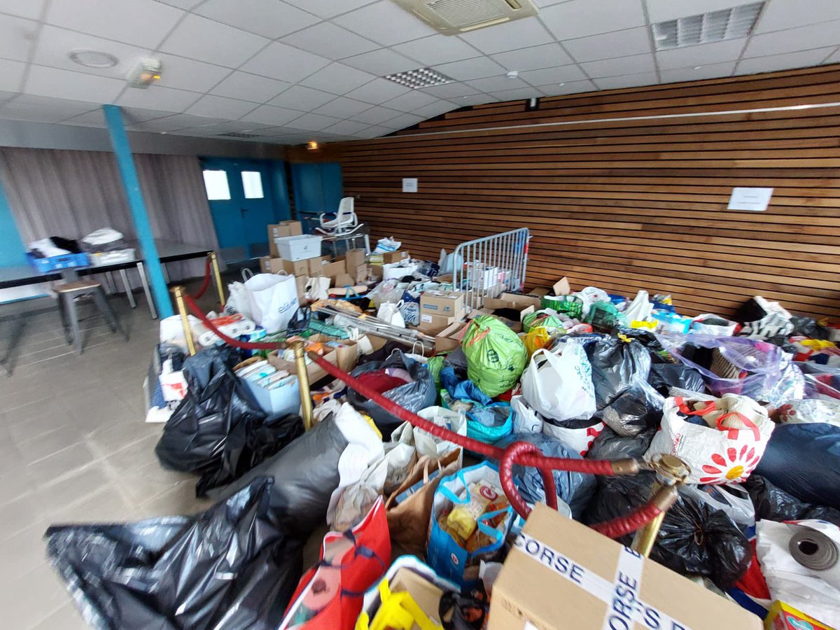 [COLLECTEDEDONS] Au #DomaineValleeVerte, nous avons organisé une collecte de dons en soutien à la population ukrainienne. 
Merci aux entreprises du Domaine d’avoir contribué à cette cause importante. Un grand merci également à la mairie du 11/12eme. #territoiredenergiespositives