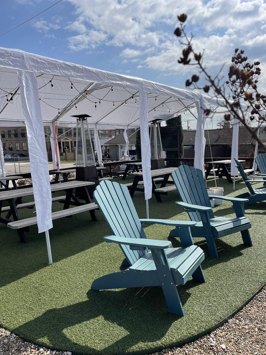 HopsandHollers's tweet photo. Itโs a beautiful Friday for a cold one, hot chicken, @vol_baseball, & @vol_hoops! Open 12-11p, @vol_baseball 2p, @vol_hoops 6p, & @thehotdaddyds serving food!
#funathops #vols #tennessee #knoxville #gbo #friday https://t.co/1gUDsUGI5v