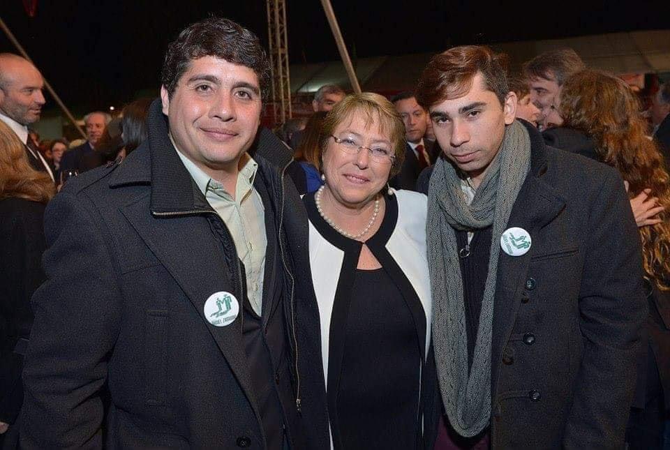 Rodchandia's tweet photo. 11 de Marzo Cambio de Mando Presidencial.
Nuestro Recuerdo con Presidenta #MichellBachelet 2014 compartiendo con Nuestra #FamiliaDiversa
colaboramos desde el #Activismo #LGTBIQ a) Ley Anti-Discrimacion b) Ley Unión Civil c) Ley Identidad de Género d) Ley MatrimonioIgualitario https://t.co/IdI7XeKBXp