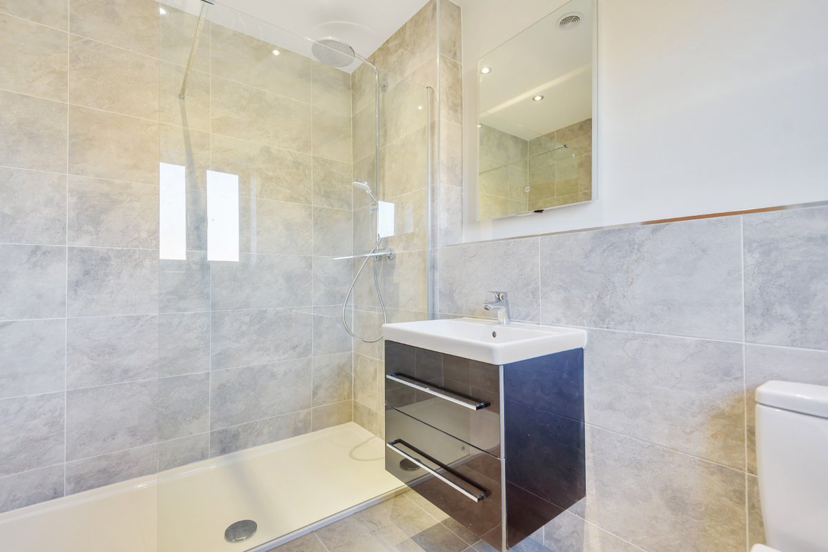 Our Little Ribston bathrooms were fitted with <a href="/Porcelanosa_EN/">Porcelanosa Group</a> tiles, <a href="/VilleroyandBoch/">Villeroy & Boch</a> sanitary-ware and <a href="/Hansgrohe_PR/">Hansgrohe Group</a> taps and valves. 
.
.
#loxleyhomes #newhome #newbuild #housetohome #homeideas #newbuilduk #bathrooms #bathroomdesign #porcelanosa #villeroyboch #hansgrohe