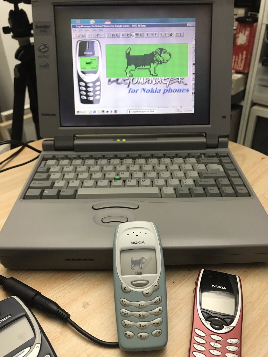 Handphone &amp; laptop akhir 90an. Selama masih berfungsi, bisa diberdayakan untuk mencari nafkah, ngga ada alat yang ketinggalan jaman.