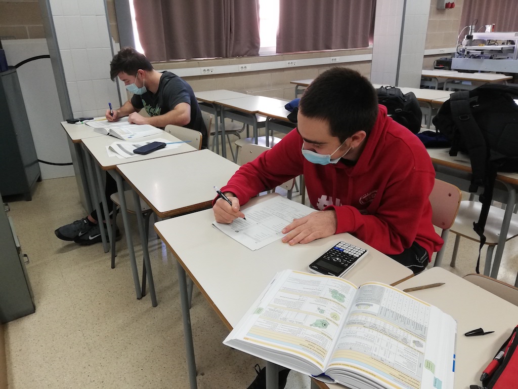 jesuitesFP's tweet photo. 🧵#FPDual2mas1 | Gracias a la Cámara Alemana (@AHK_es) y a las empresas colaboradoras, se amplían las oportunidades laborales del alumnado de Grado Superior de Mecatrónica de #JEClot.🤝 https://t.co/FHENGgeb6y