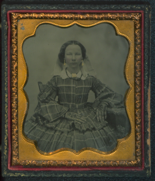 WiregrassArchiv's tweet photo. Today's #WHM image is a daguerreotype ca. 1860 of Julie Armstrong Peterman, who married Benjamin Peterman in 1859, then moved to the Dothan area of Henry County, AL and later helped establish this city. https://t.co/axoAVOcRIi