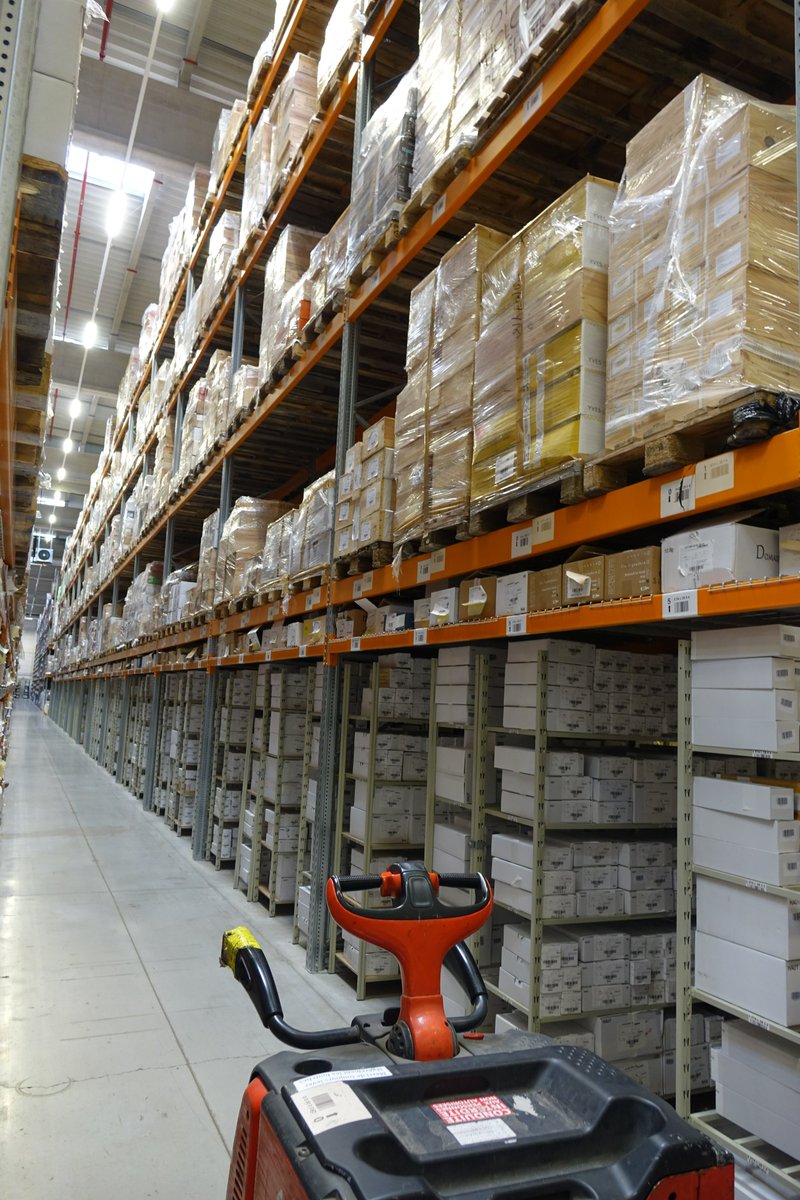 iDealwine's tweet photo. Ca, c'est notre nouvelle cave de stockage iDéale. Il s’agit d’un espace de stockage de vin professionnel, moderne, connecté et sur mesure. 🍾🤓 #vins https://t.co/uEYhjJFnSi