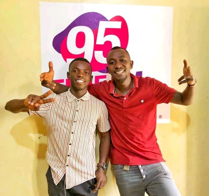 95_TimeFM's tweet photo. We are bringing the party on your radio📻🔥 #FatFridayMix with #MusosiIbrah, #DeejayJeff & #DjissuePro powered by @NileSpecial
Where are you listening from?
📲0757800500
🎧https://t.co/kWunLWkqzS
#MbalesNumberOne
#WeLoveMbaleCity https://t.co/oe7piML9AZ