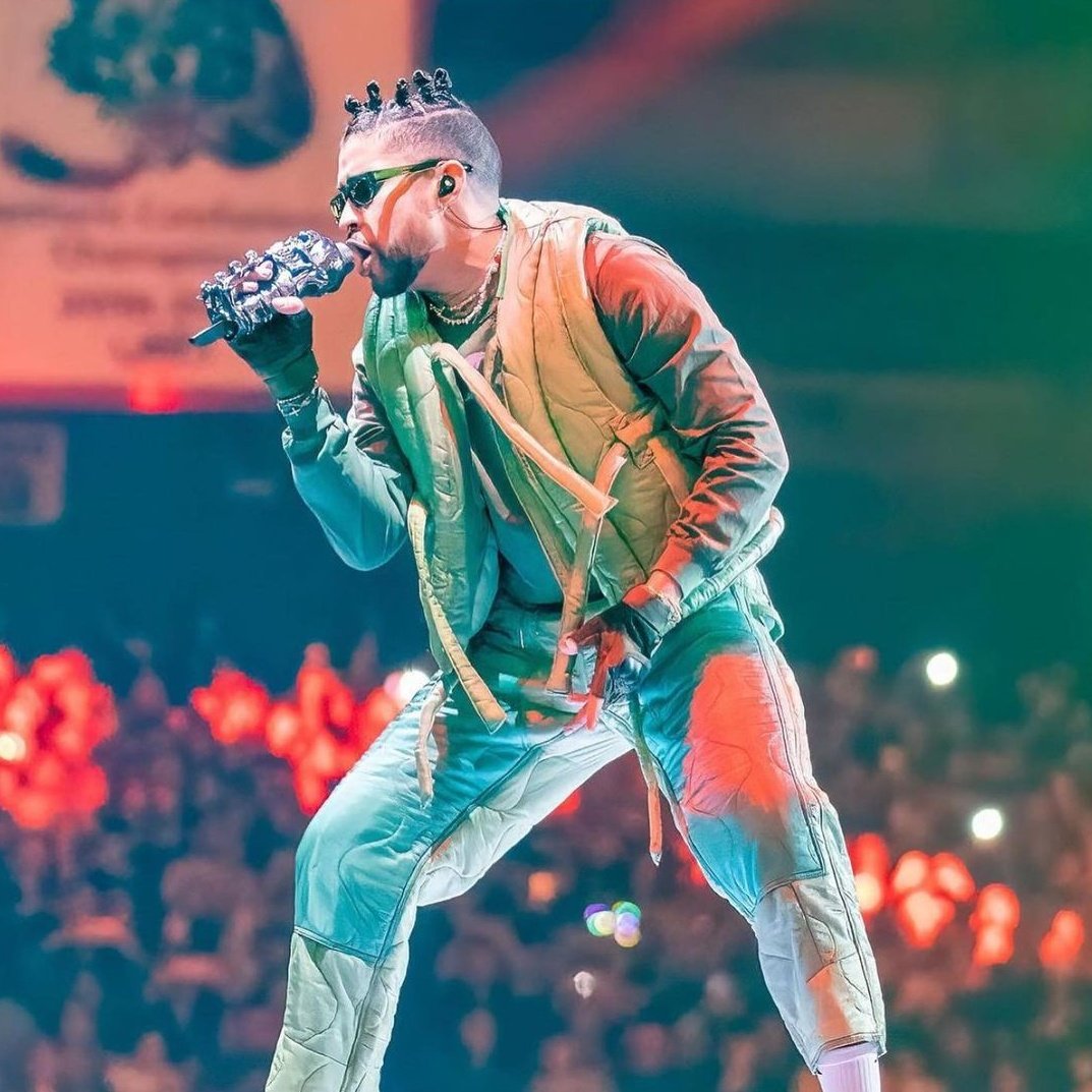 DIOS BUNNY 🇲🇽 on Twitter "Bad Bunny Chicago, IL (1/3). 💚…