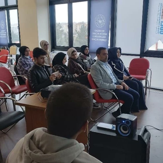 Gaziantep Üniversitesi Genel Sekreteri Musa Budak Hocamız katılımıyla  Uluslararası Kitap Kahve'mizde bugün Doğu Türkistan'da Kadın Olmak temalı öğrencilerimiz sunum gerçekleştirdi.
<a href="/gaziantepUniv/">Gaziantep Üniversitesi</a> <a href="/gsb_eak/">Eğitim, Araştırma ve Koordinasyon Genel Müdürlüğü</a> <a href="/Fatih_tanriover/">Fatih Tanrıöver</a>