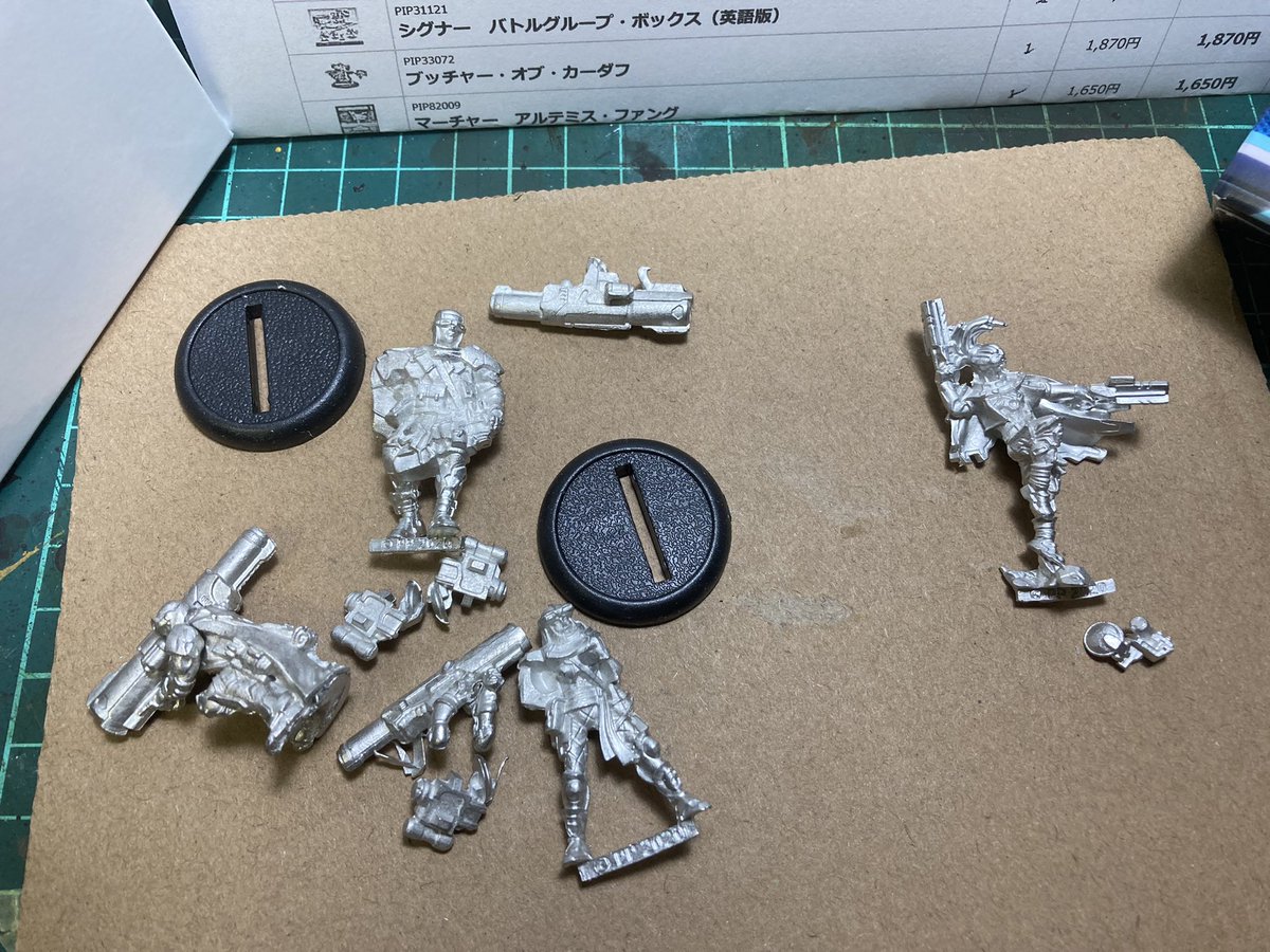 O7SVUAv5FML7KtR's tweet image. やっとの事で週末、準備は明日にして😅
着弾〜確認！ウォーキャスター増強！
ヒーローのアルテミスファングとレンジャーヘヴィサポート
初リングテイルさんにて
まだ1体も出来てないのにw
洒落た箱に入ってイイ感じ〜と思いきや、ベース欠品…問合せてみよう
でも実はコレ、ついで買いなの
#warcaster