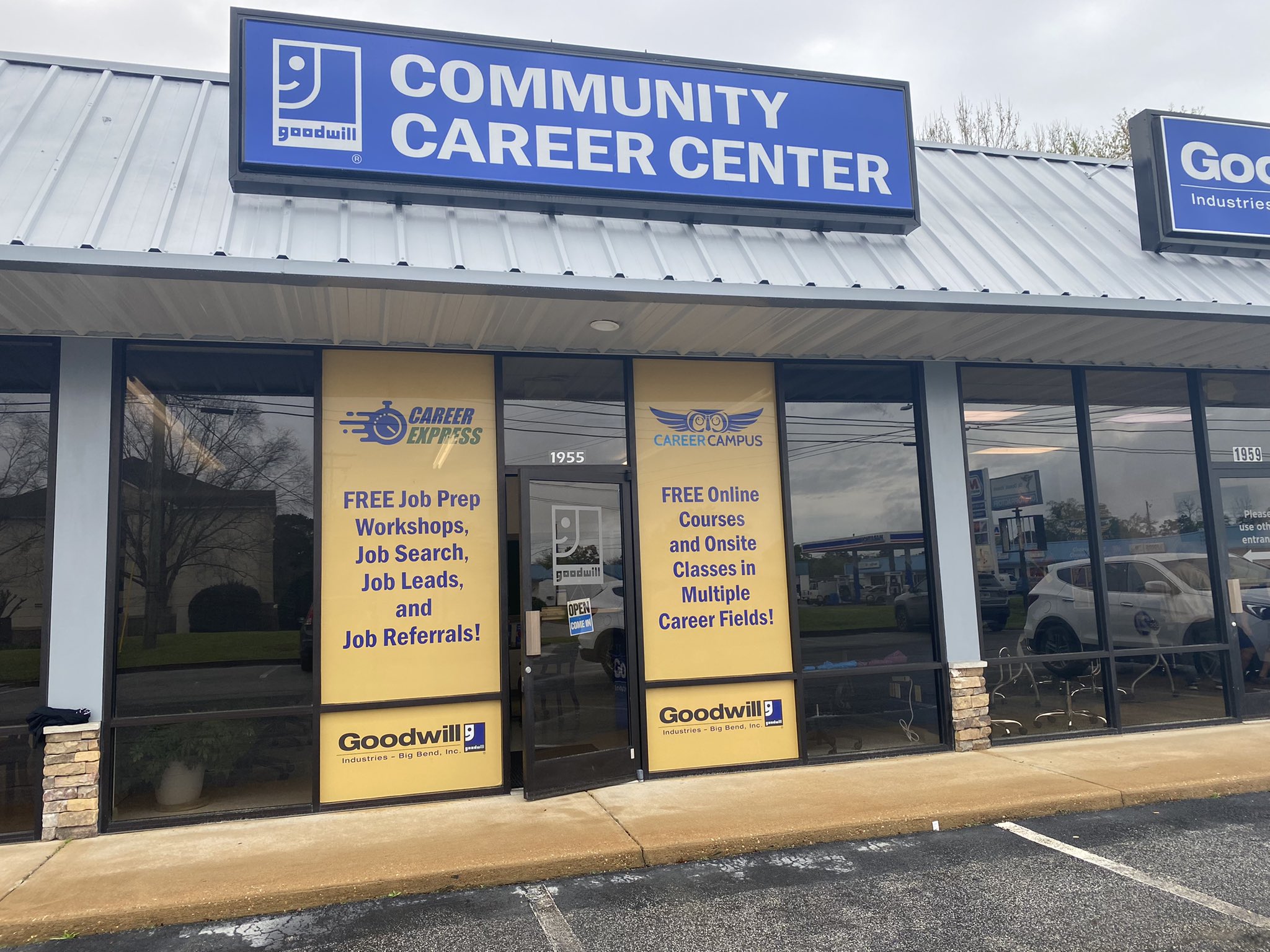 KandaceBlakeTV on Twitter "In Thomasville, Ga Goodwill hosts a ribbon